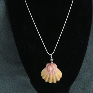 Hawaiian 🌺 Sunrise Shell necklace